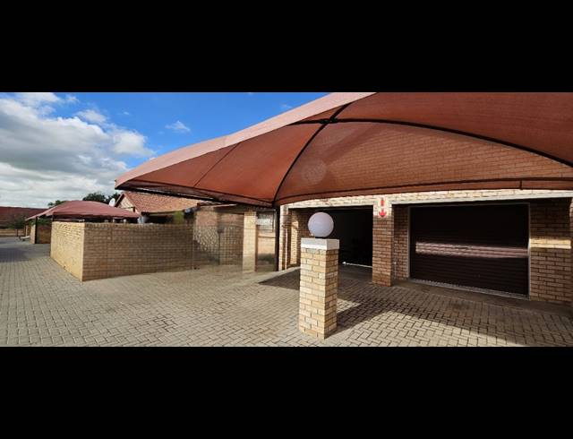 2 BEDROOM SECTIONAL TITLE SOLD IN THREE RIVERS EAST